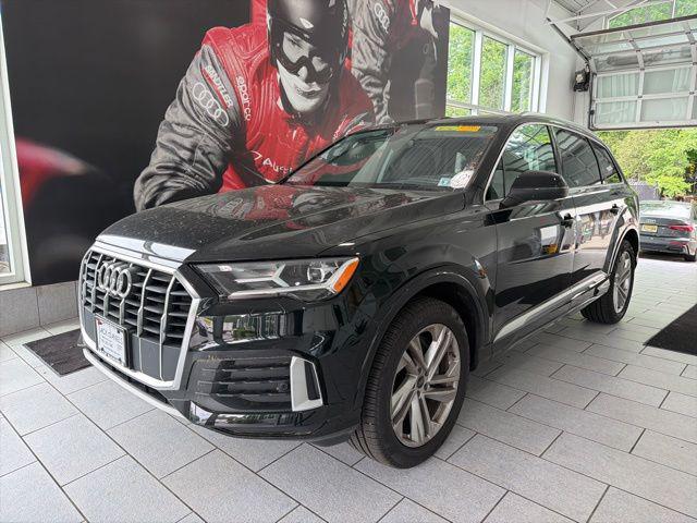 2023 Audi Q7 45 Premium quattro Tiptronic's photo