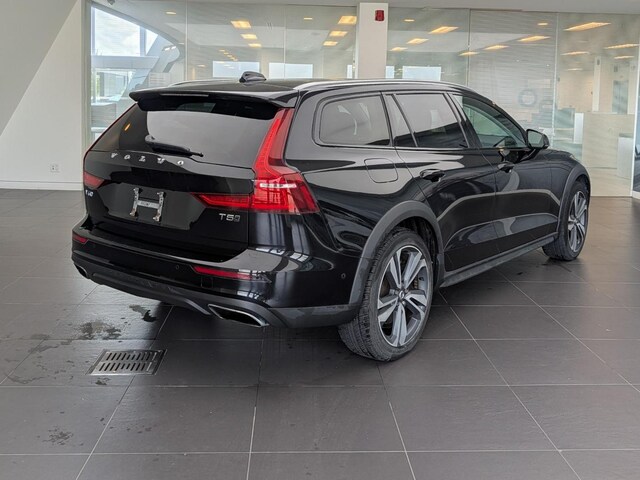 2019 Volvo V60 Cross Country