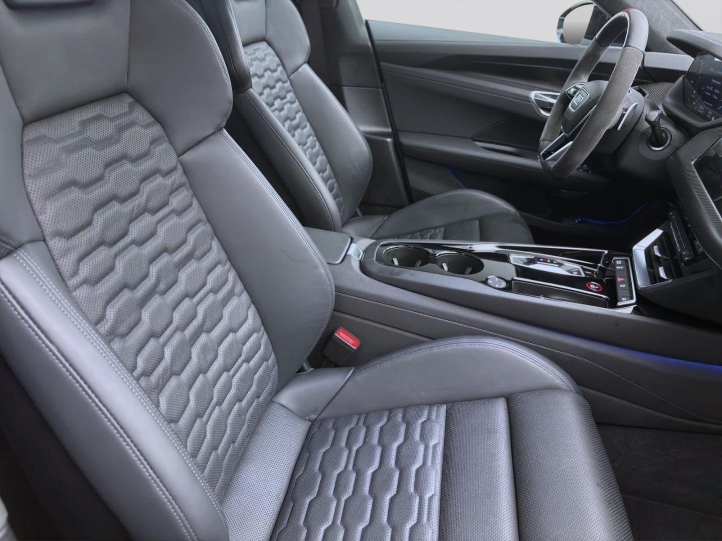 Bild über Audi e-tron GT e-tron quattro - für weitere Informationen kontaktieren Sie den Audi Partner
