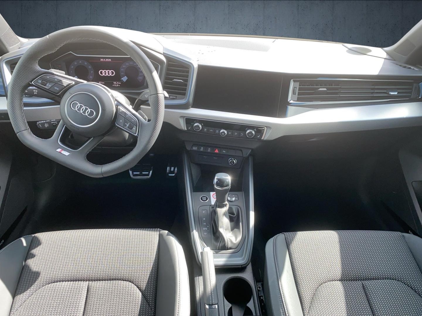 Bild über Audi A1 Sportback S line 40 TFSI S tronic - für weitere Informationen kontaktieren Sie den Audi Partner