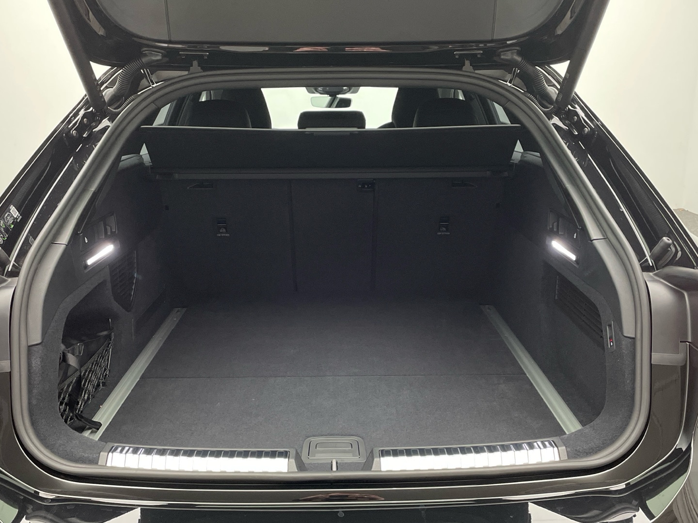 Bild über Audi A6 Avant TDI 150 kW S tronic - für weitere Informationen kontaktieren Sie den Audi Partner