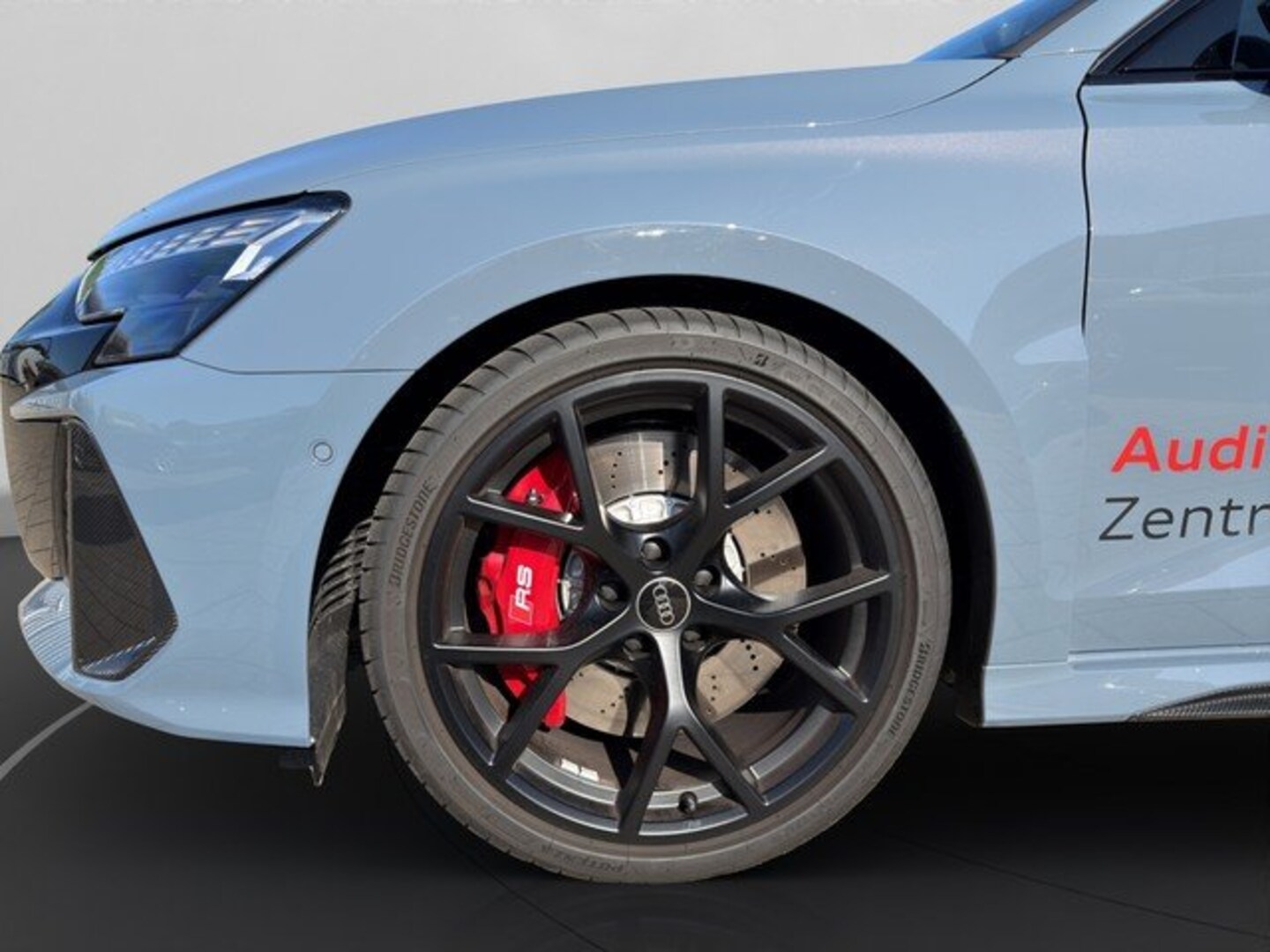 Bild über Audi RS 3 Sportback TFSI quattro 294 kW S tronic - für weitere Informationen kontaktieren Sie den Audi Partner