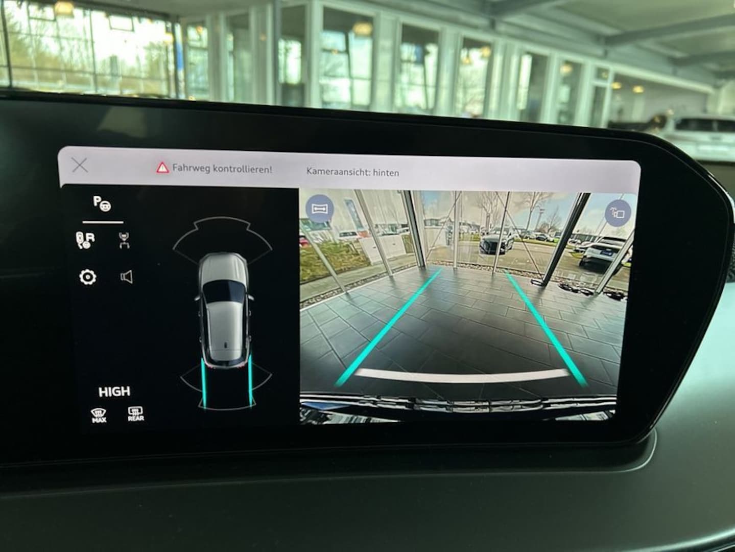 Bild über Audi Q3 SUV TFSI 110 kW S tronic - für weitere Informationen kontaktieren Sie den Audi Partner