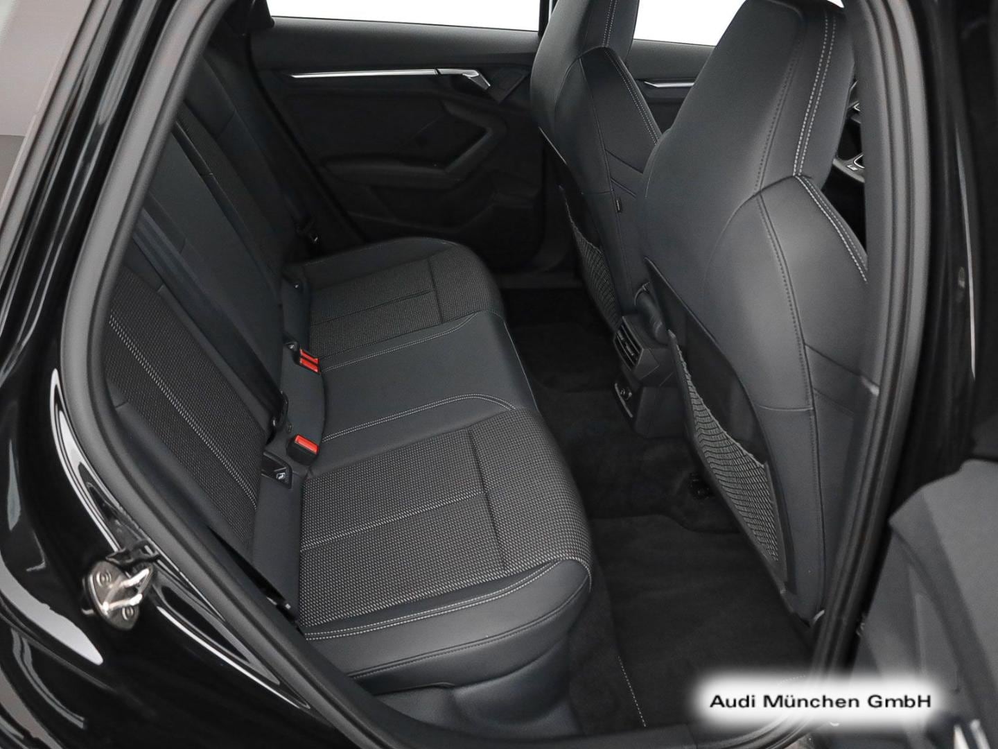 Bild über Audi S3 Sportback TFSI quattro S tronic - für weitere Informationen kontaktieren Sie den Audi Partner