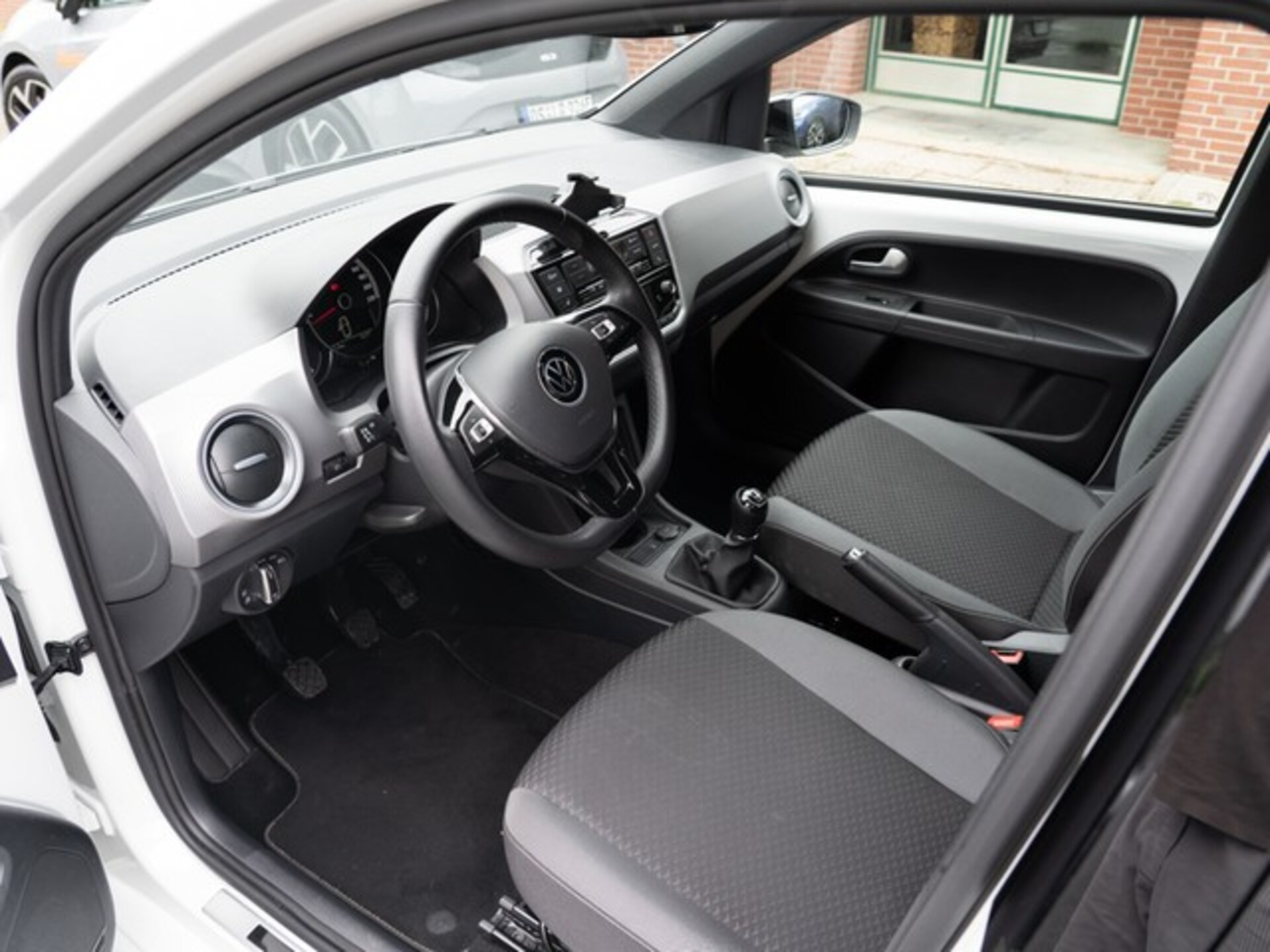 Volkswagen up! ACTIVE