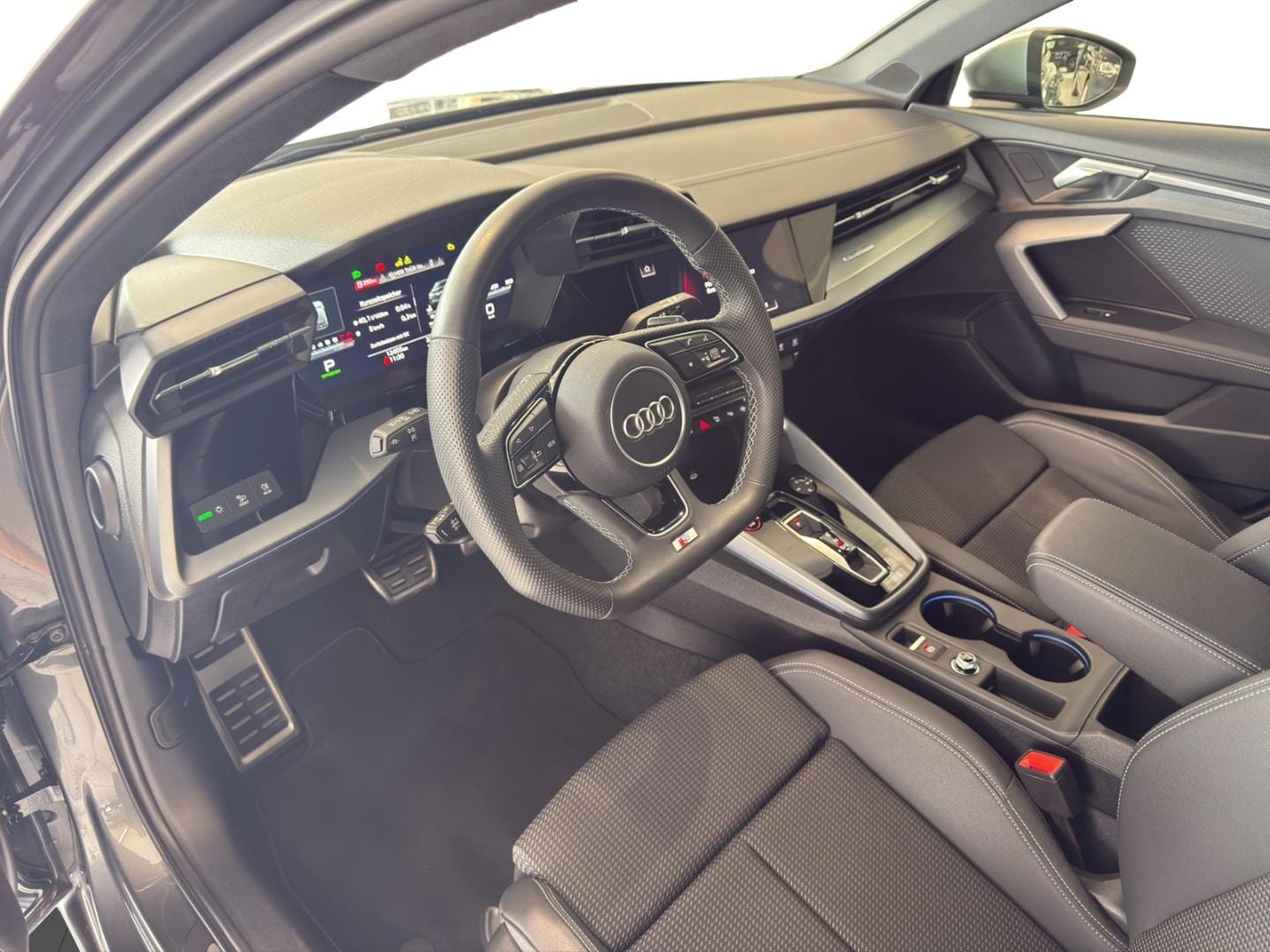 Bild über Audi S3 Sportback TFSI quattro S tronic - für weitere Informationen kontaktieren Sie den Audi Partner
