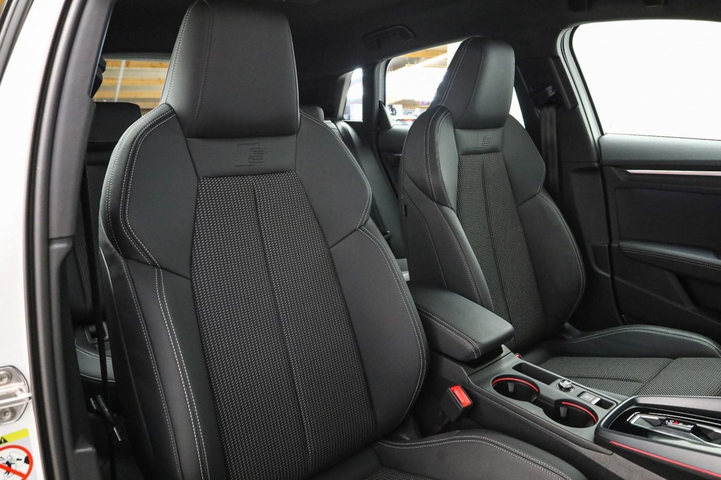 Bild über Audi S3 Sportback TFSI quattro S tronic - für weitere Informationen kontaktieren Sie den Audi Partner