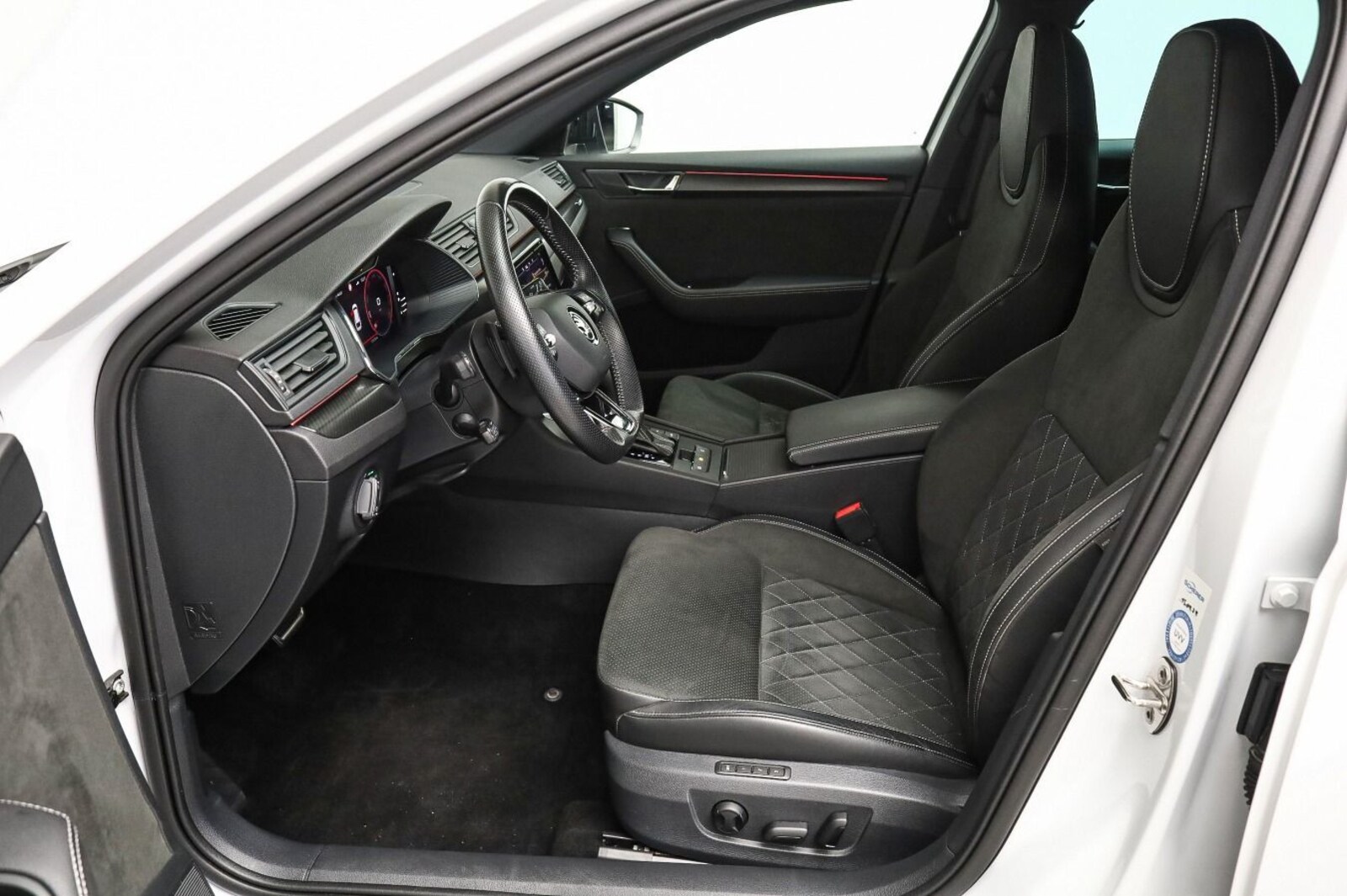 Škoda Superb Combi – Bild 9