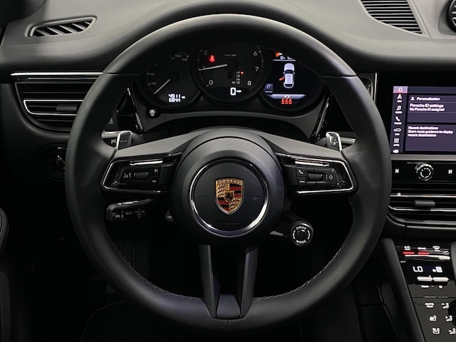 2026 Porsche Macan T - Photo 16