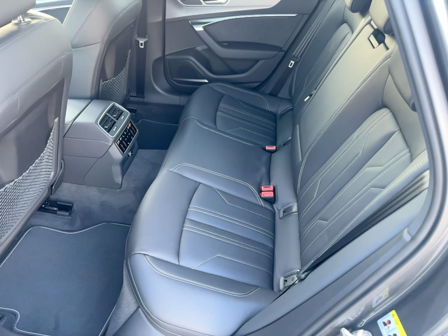 Bild über Audi A6 Avant TFSI e S line 55 TFSI e quattro S tronic - für weitere Informationen kontaktieren Sie den Audi Partner
