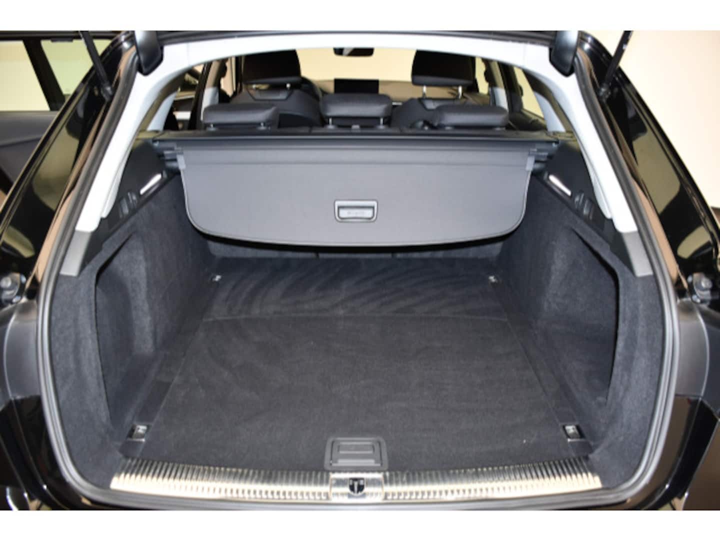 Bild über Audi A4 Avant S line 35 TDI S tronic - für weitere Informationen kontaktieren Sie den Audi Partner