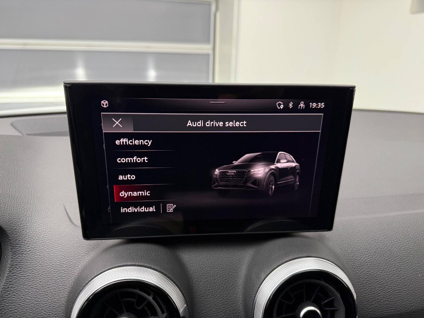 Image about Audi Q2 Design 35 TFSI 110 kW (150 ch) S tronic