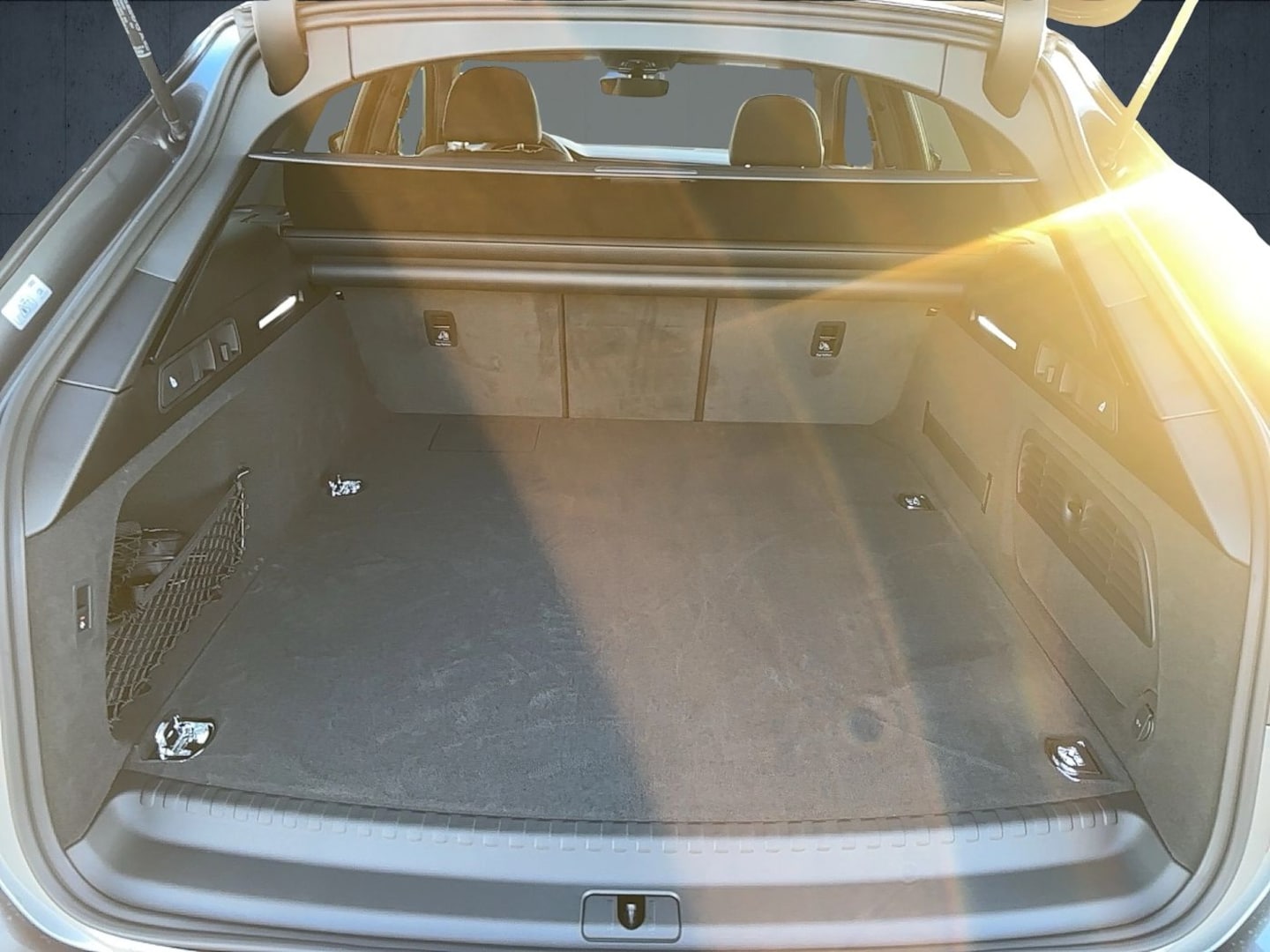 Bild über Audi A6 Avant TFSI e S line 55 TFSI e quattro S tronic - für weitere Informationen kontaktieren Sie den Audi Partner