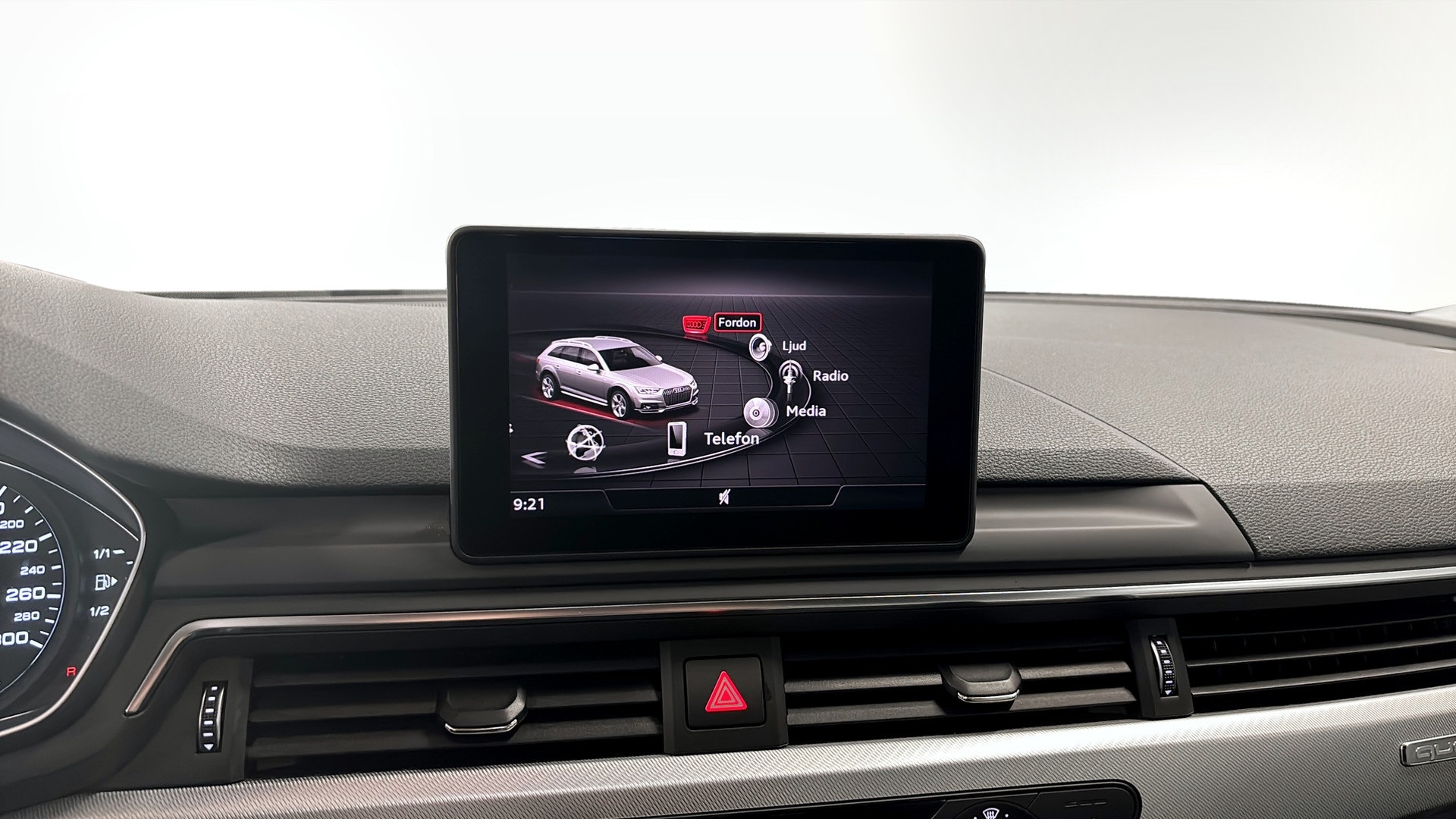 Bild som visar Audi A4 allroad quattro A4 allroad 2.0 TFSI quattro Proline 252 hk S tronic - för mer information kontakta din Audi Partner