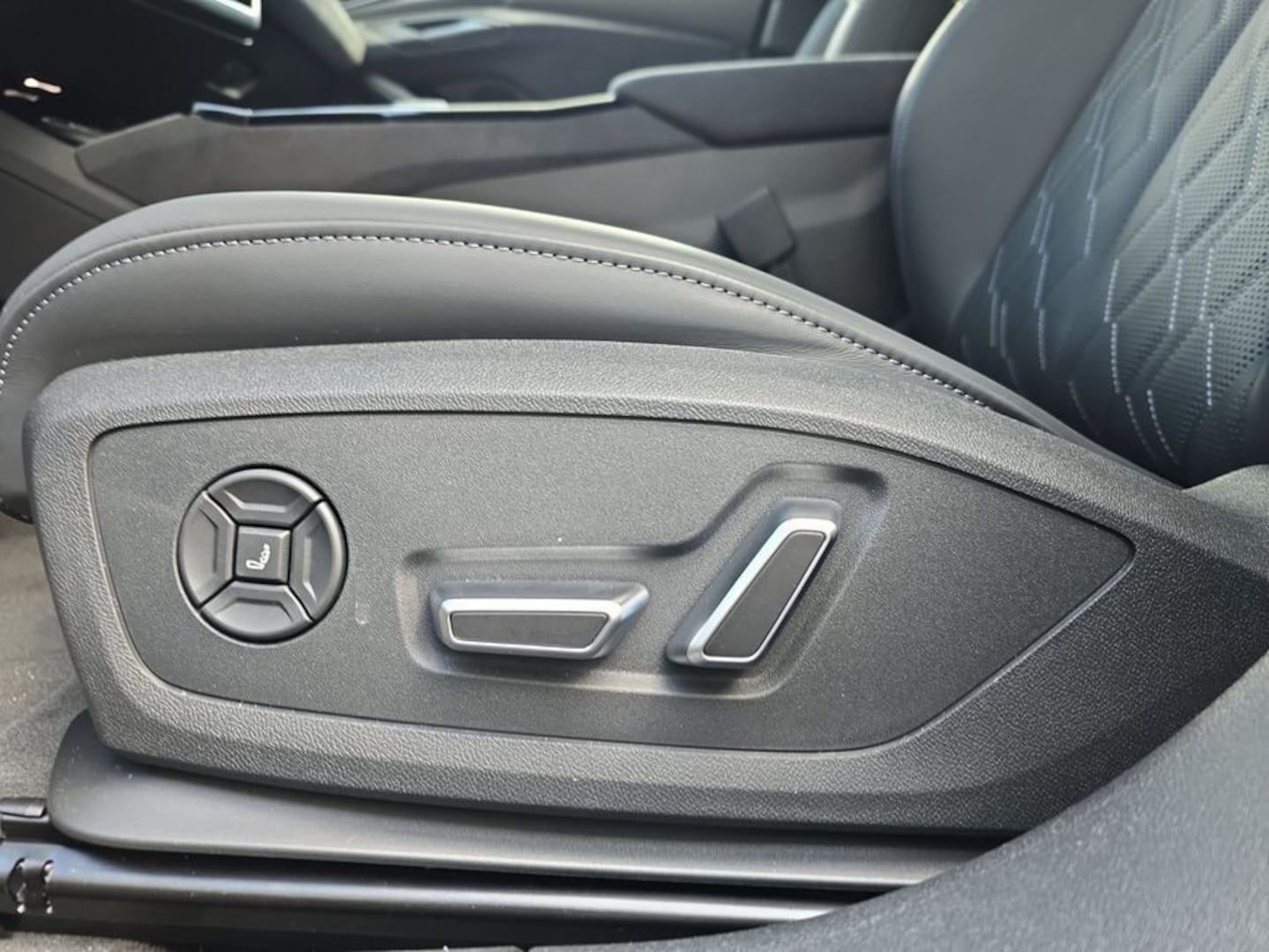 Bild über Audi A6 Sportback e-tron S line business e-tron quattro 315 kW - für weitere Informationen kontaktieren Sie den Audi Partner