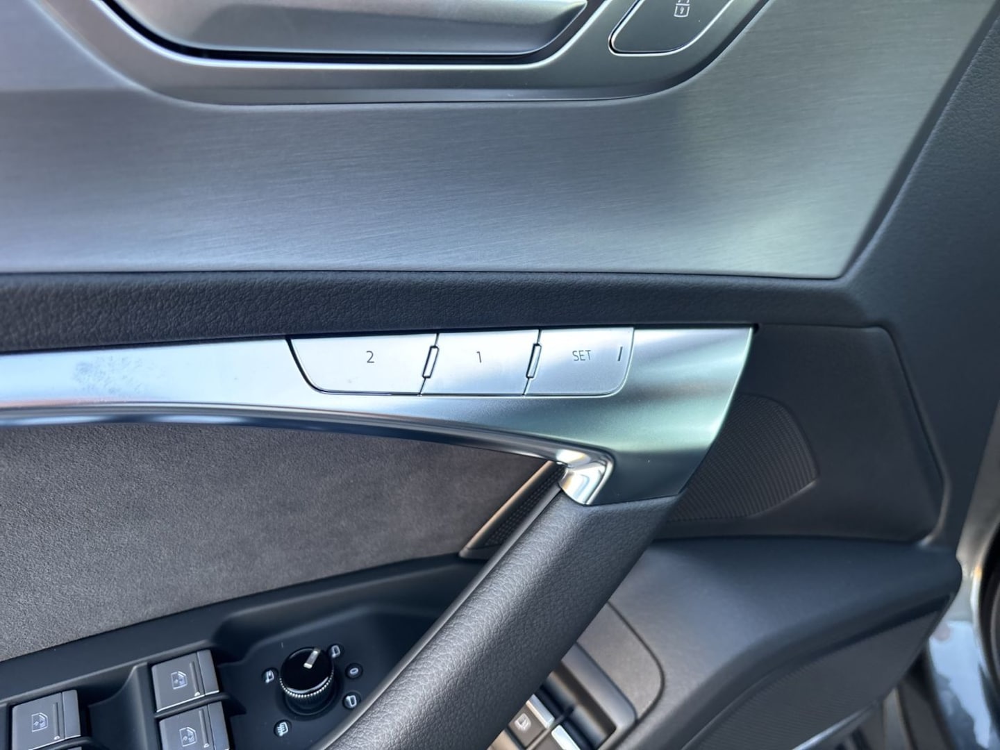 Bild über Audi A6 Avant TFSI e S line 55 TFSI e quattro S tronic - für weitere Informationen kontaktieren Sie den Audi Partner