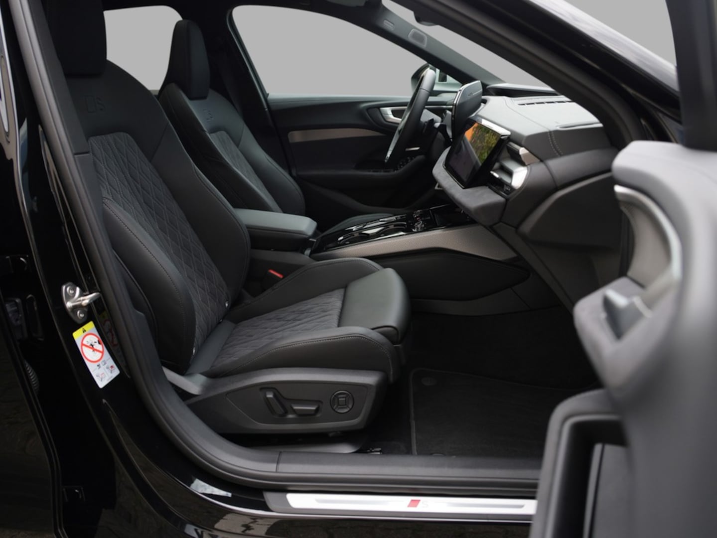 Bild über Audi S5 Limousine TFSI 270 kW S tronic - für weitere Informationen kontaktieren Sie den Audi Partner