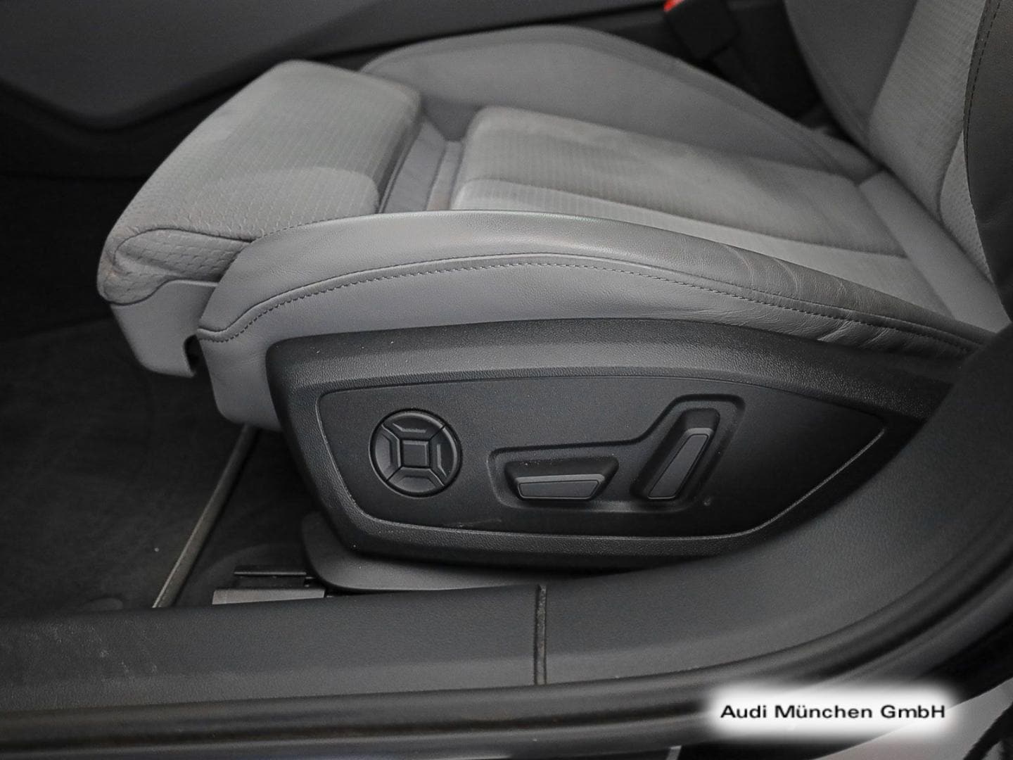 Bild über Audi S6 Avant TDI quattro tiptronic - für weitere Informationen kontaktieren Sie den Audi Partner