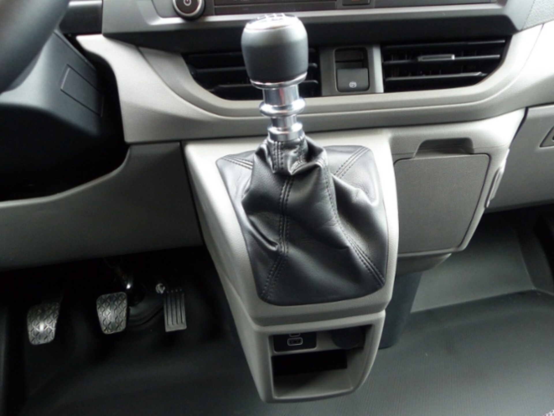 Volkswagen Transporter Kasten kurzer Radstand