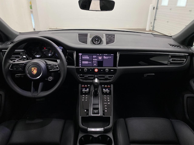 2026 Porsche Macan T - Photo 22