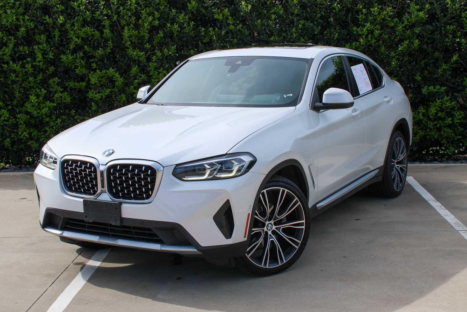2022 BMW X4 xDrive30i's photo