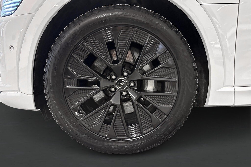 Bild som visar Audi Q8 e-tron Q8 50 e-tron quattro Proline 250,00 kW - för mer information kontakta din Audi Partner