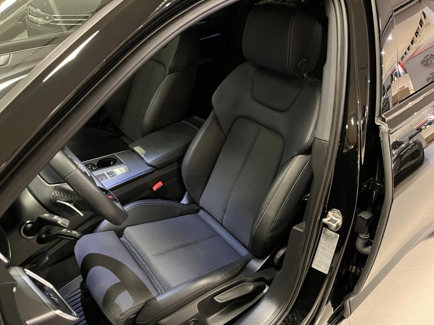 Bild som visar&nbsp;Audi A6 Avant&nbsp;A6 Avant 40 TDI quattro S line 204 hk S tronic - för mer information kontakta din Audi Partner