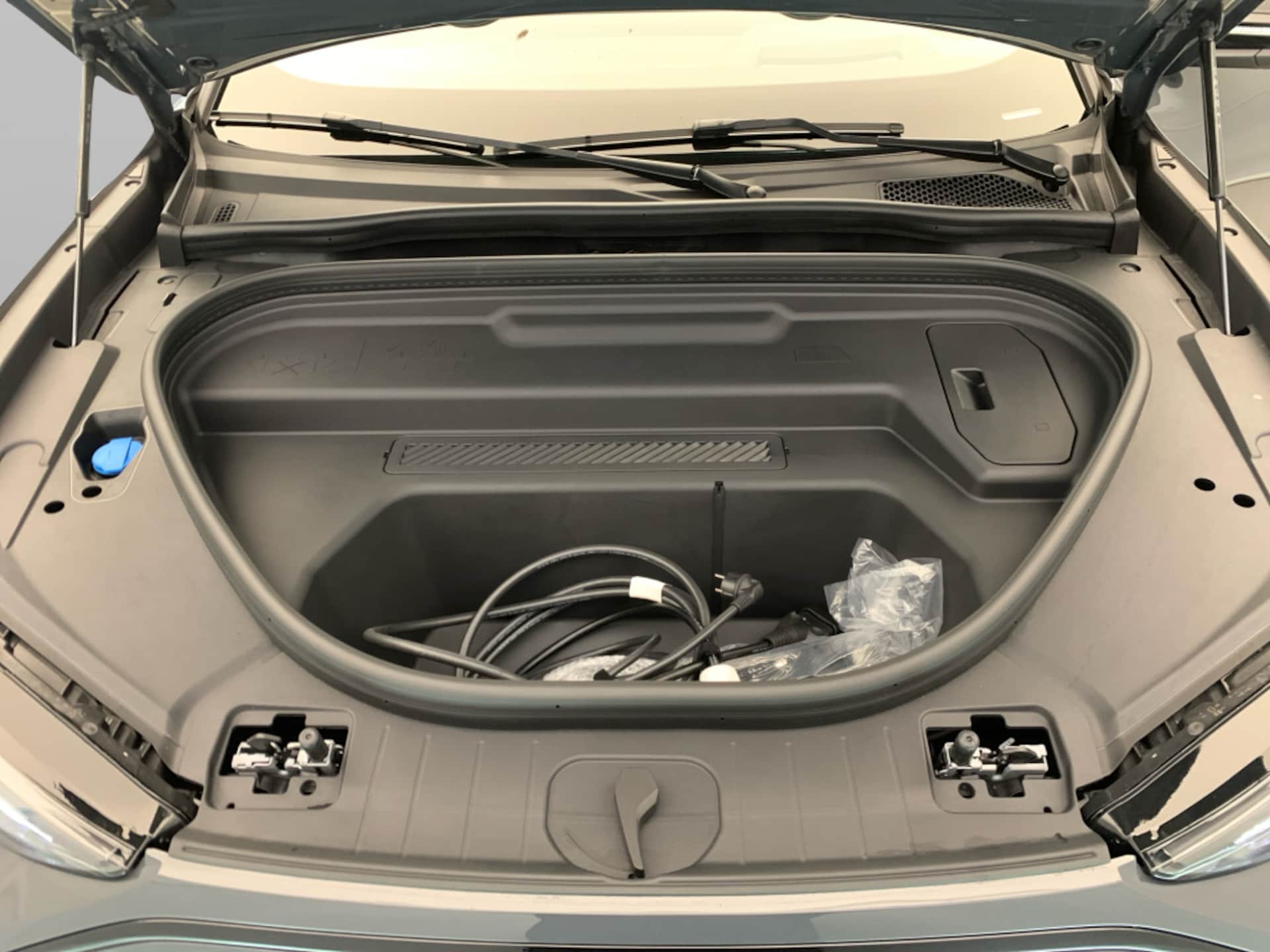 Audi SQ6 SUV e-tron
