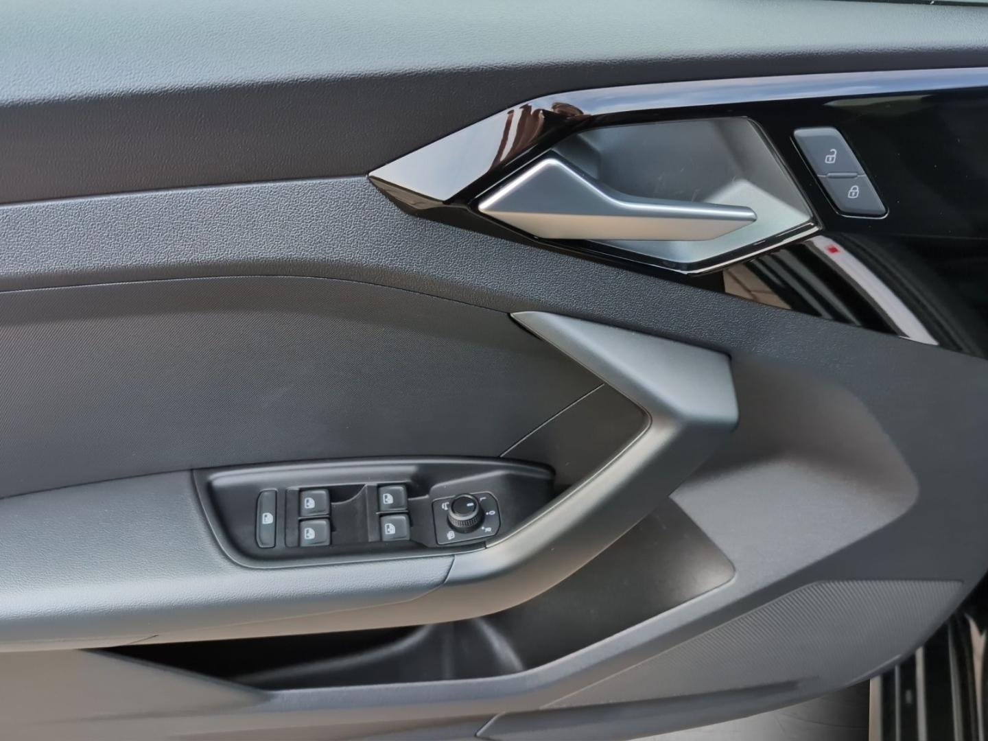 Bild über Audi A1 Sportback S line 35 TFSI S tronic - für weitere Informationen kontaktieren Sie den Audi Partner
