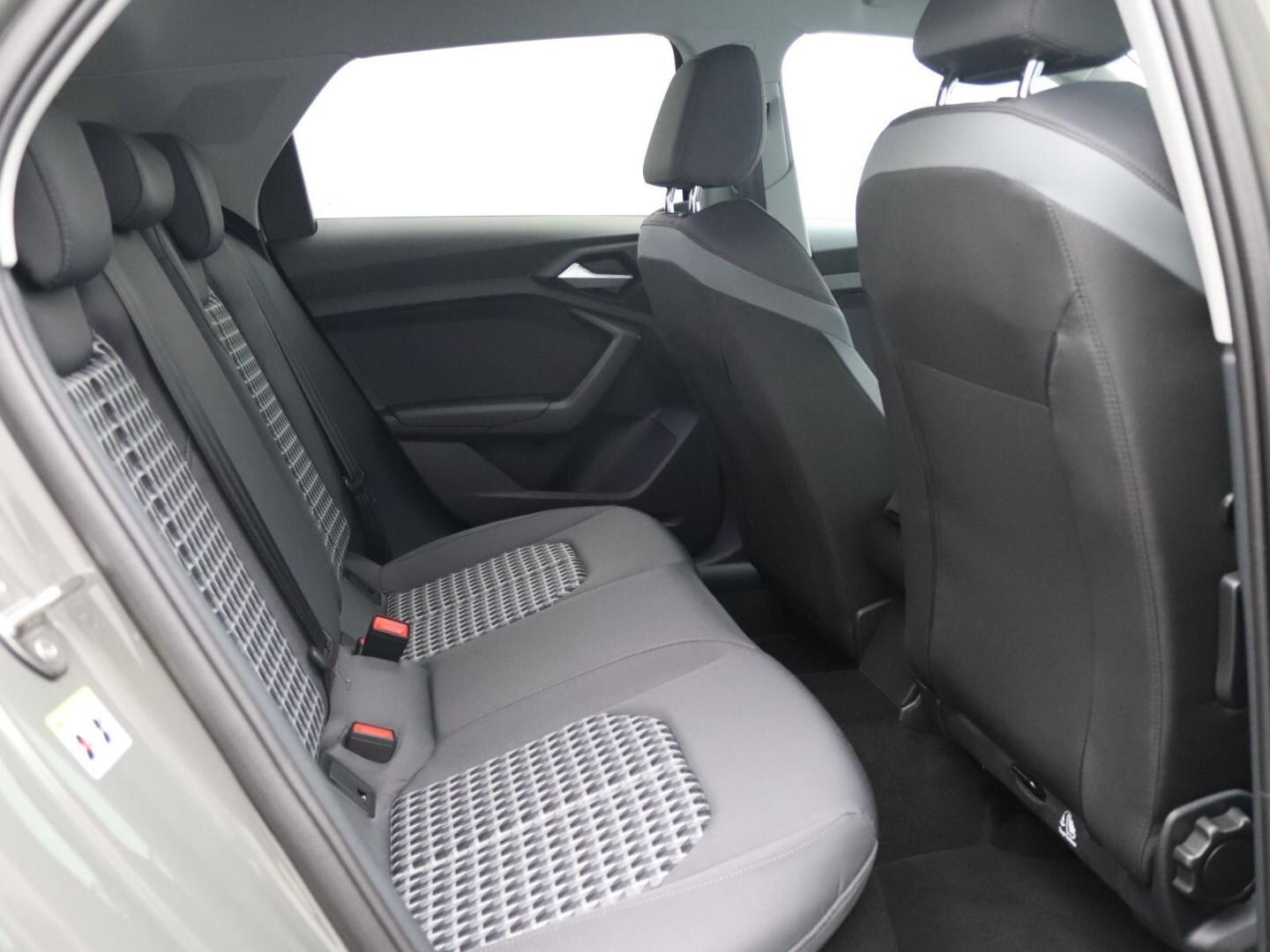 Bild über Audi A1 Sportback S line 30 TFSI S tronic - für weitere Informationen kontaktieren Sie den Audi Partner