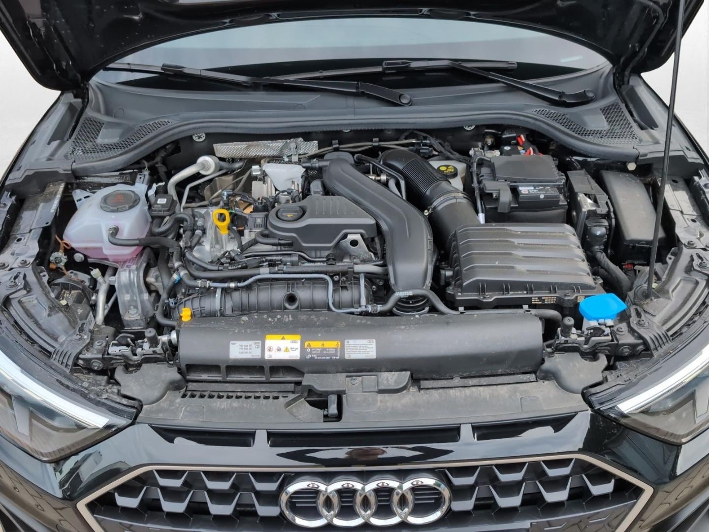 Bild über Audi A1 Sportback S line 35 TFSI S tronic - für weitere Informationen kontaktieren Sie den Audi Partner