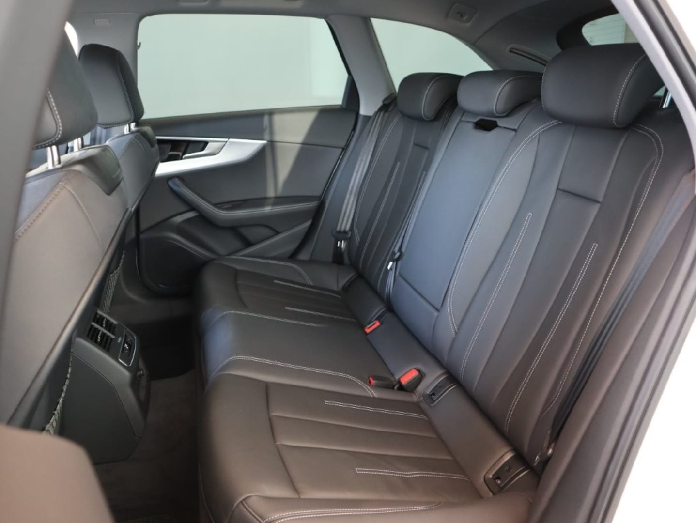 Audi A4 Avant 35 TFSI advanced for more details contact your dealer
