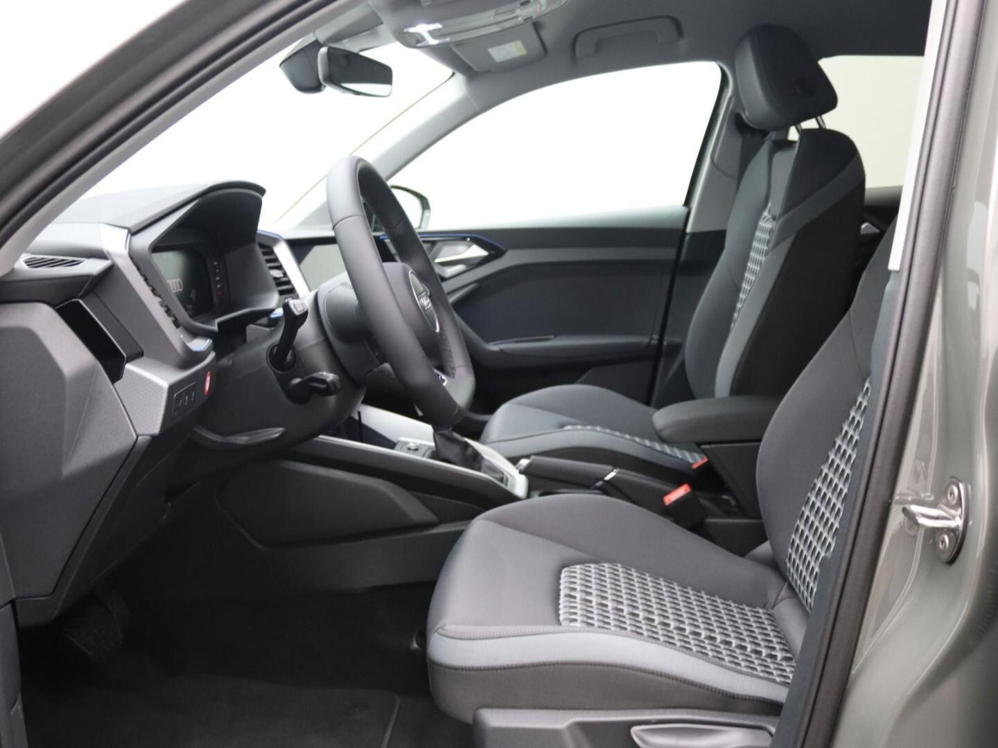 Bild über Audi A1 Sportback S line 30 TFSI S tronic - für weitere Informationen kontaktieren Sie den Audi Partner