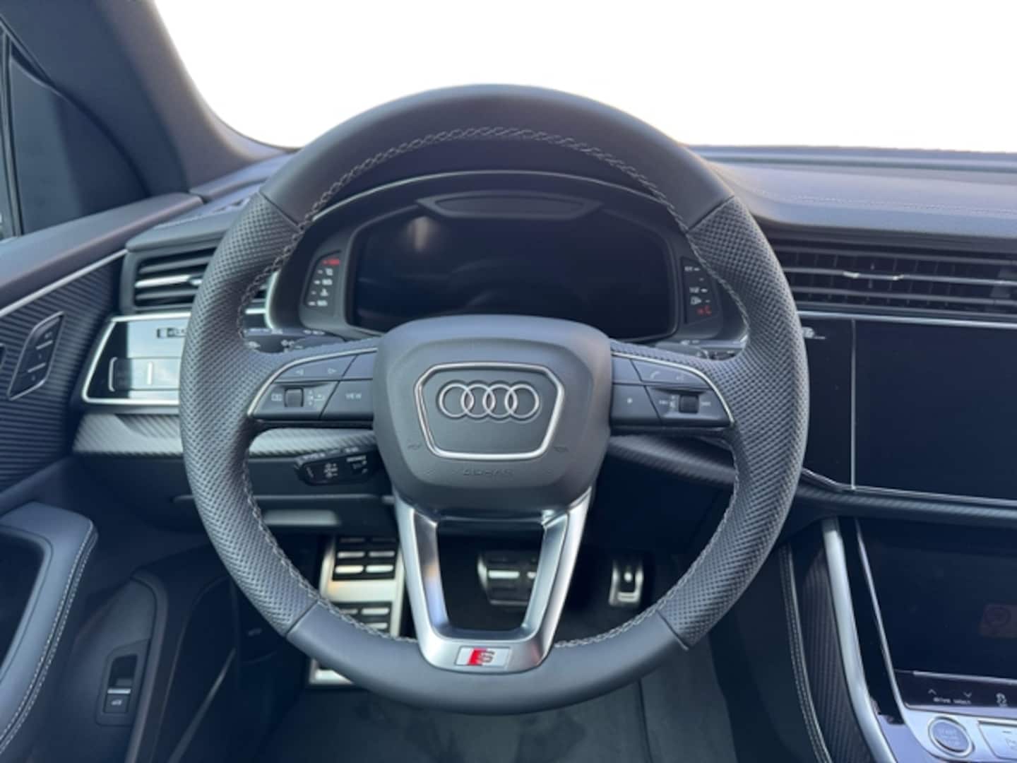 Bild über Audi Q8 SUV S line business TDI quattro 210 kW tiptronic - für weitere Informationen kontaktieren Sie den Audi Partner