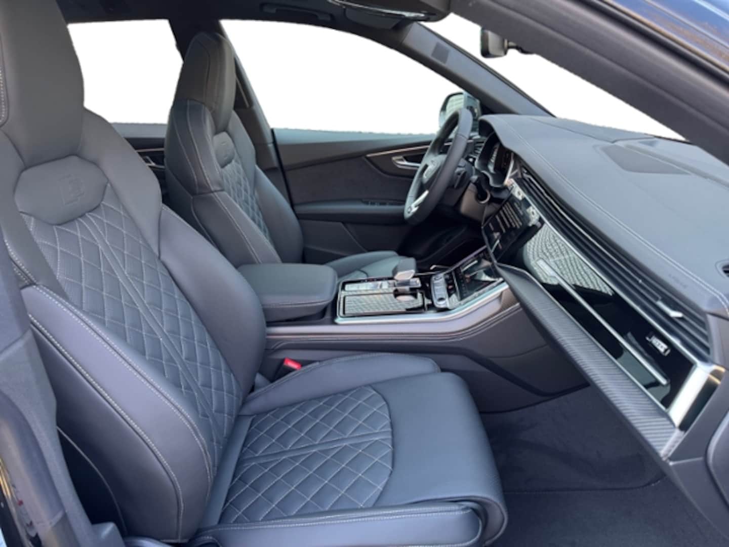 Bild über Audi Q8 SUV S line business TDI quattro 210 kW tiptronic - für weitere Informationen kontaktieren Sie den Audi Partner