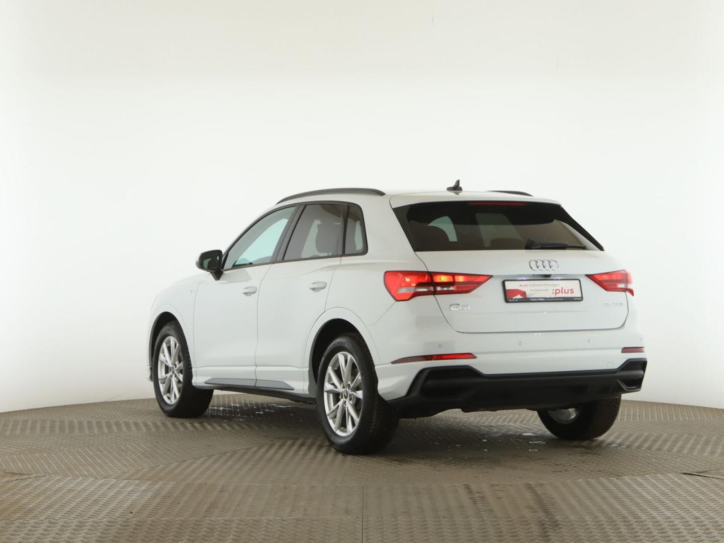 Bild über Audi Q3 S line 35 TFSI S tronic - für weitere Informationen kontaktieren Sie den Audi Partner