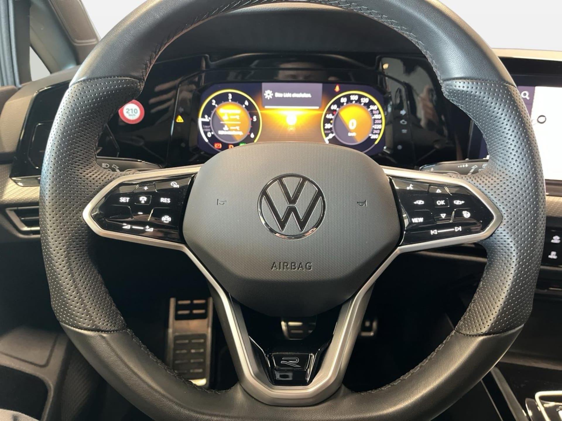 Volkswagen Golf R-Line