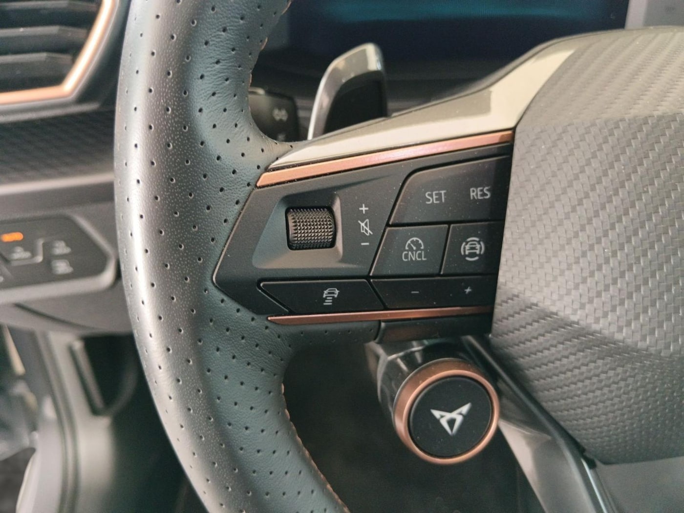 CUPRA Leon León 1.5 eTSI DSG 110 kW (150 CV) — photo 9