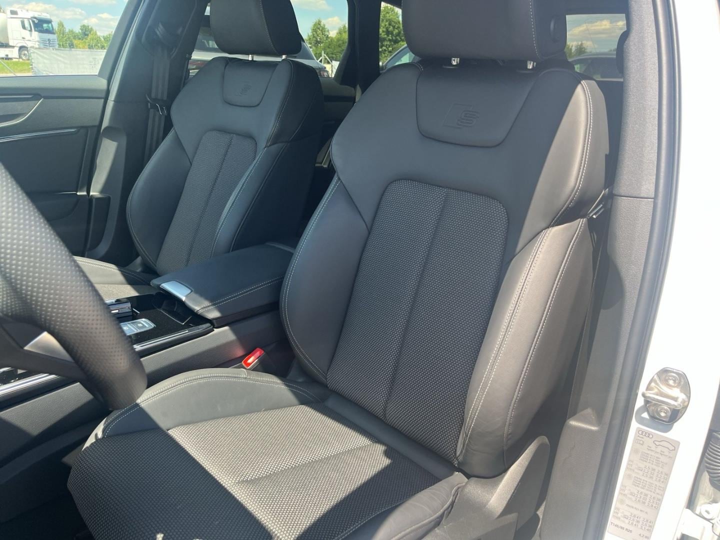 Bild über Audi A6 Avant S line 45 TFSI quattro S tronic - für weitere Informationen kontaktieren Sie den Audi Partner