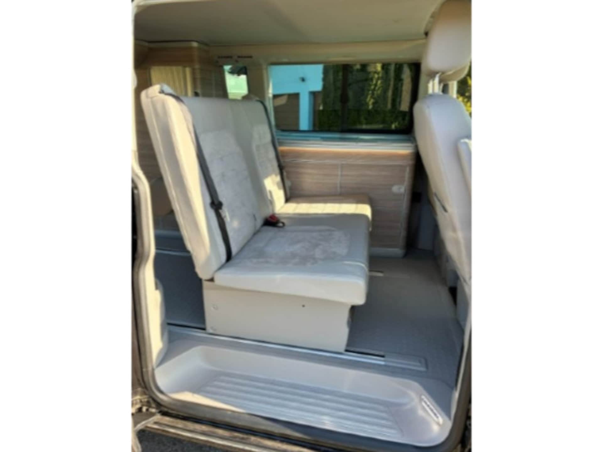 Volkswagen T6 California Coast