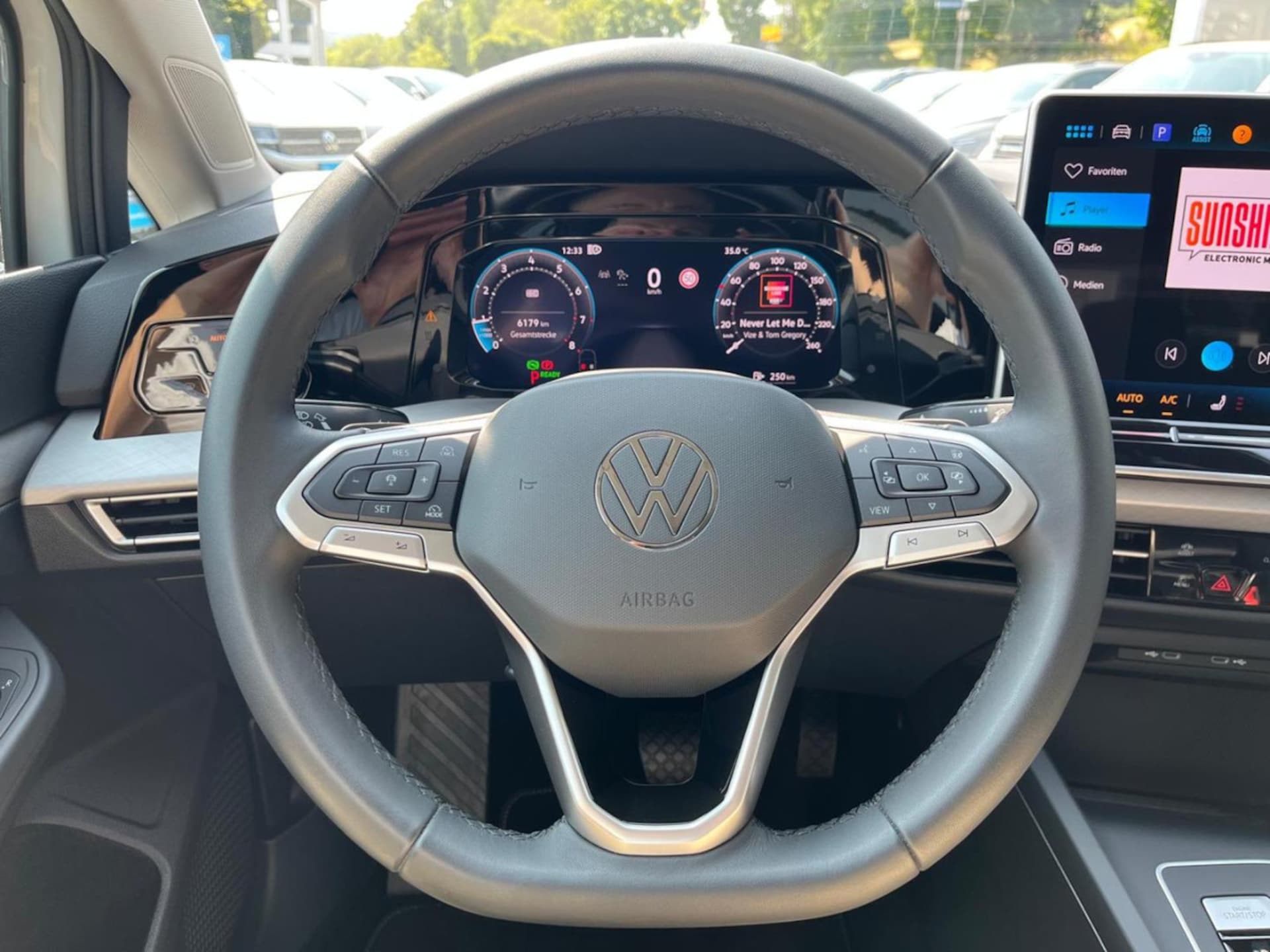 Volkswagen Golf Life