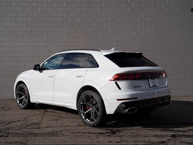 2025 Audi RS Q8 SUV performance