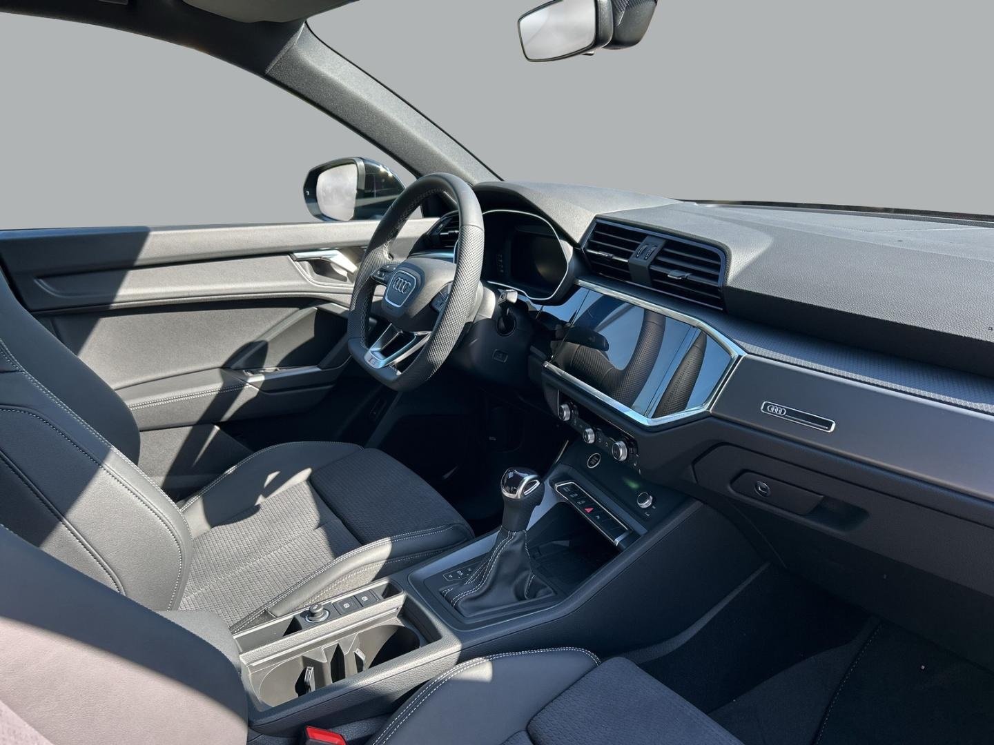 Bild über Audi Q3 advanced 35 TFSI S tronic - für weitere Informationen kontaktieren Sie den Audi Partner