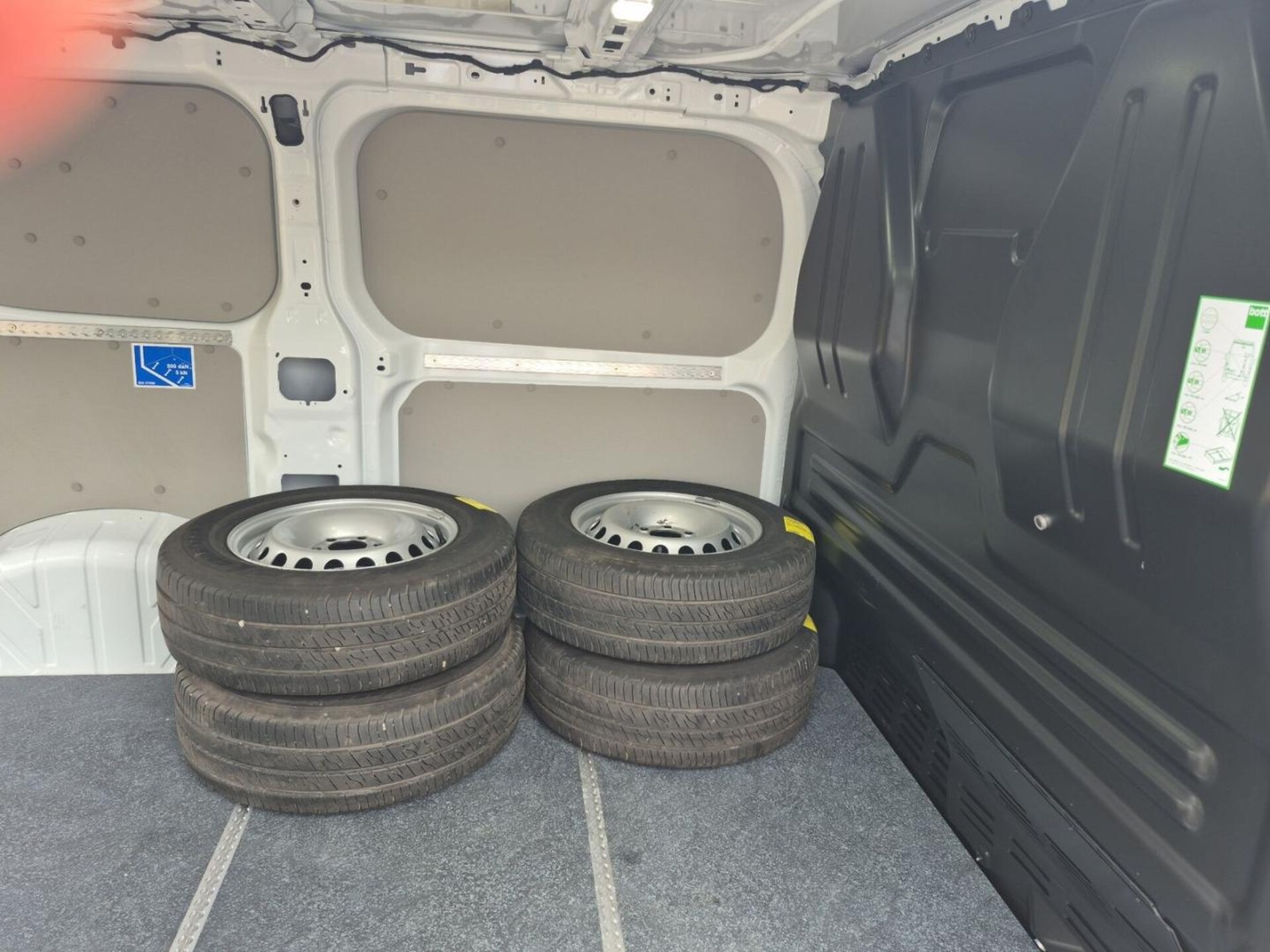 Volkswagen Transporter Kasten kurzer Radstand