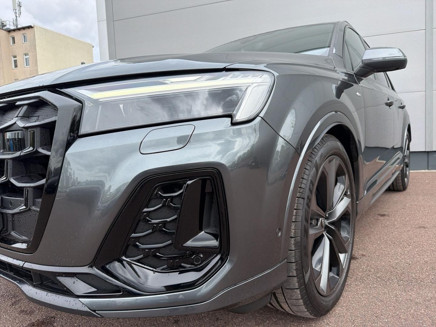 Bild über Audi Q7 SUV S line 50 TDI quattro tiptronic - für weitere Informationen kontaktieren Sie den Audi Partner