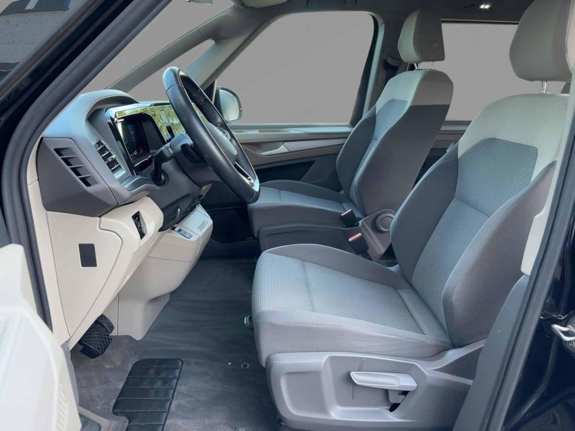 Volkswagen Multivan Langversion Basis-Modell