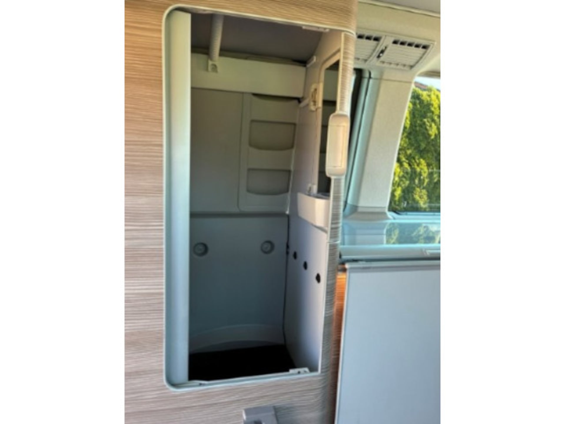 Volkswagen T6 California Coast