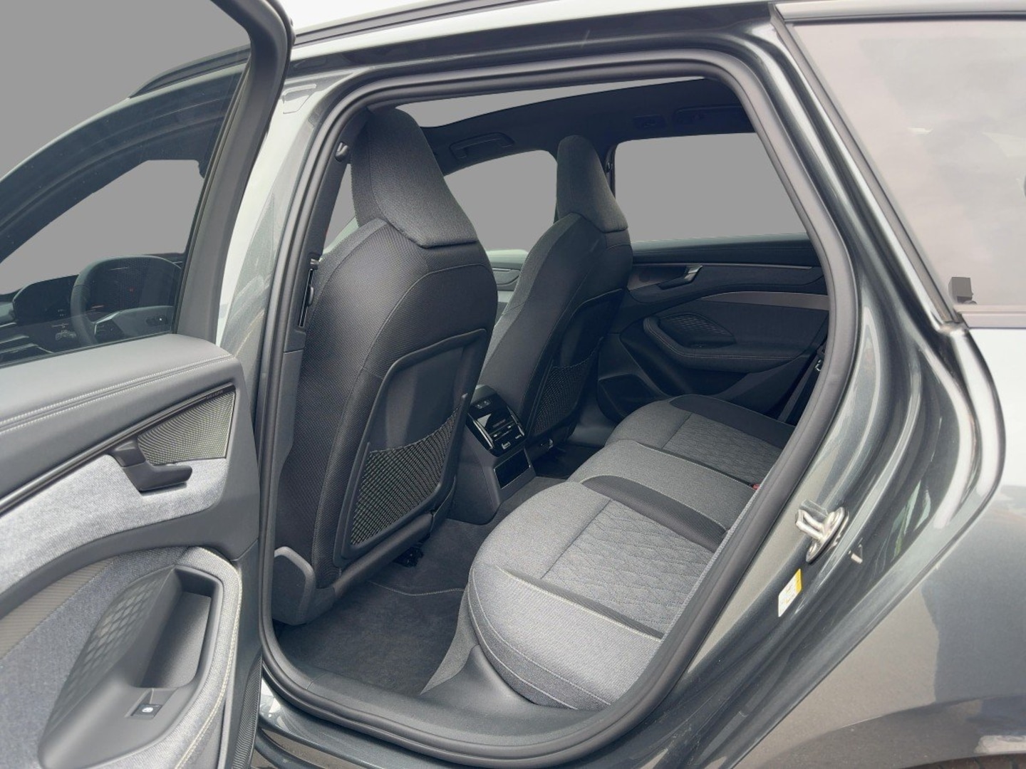 Bild über Audi A6 Avant edition one TDI quattro 150 kW S tronic - für weitere Informationen kontaktieren Sie den Audi Partner