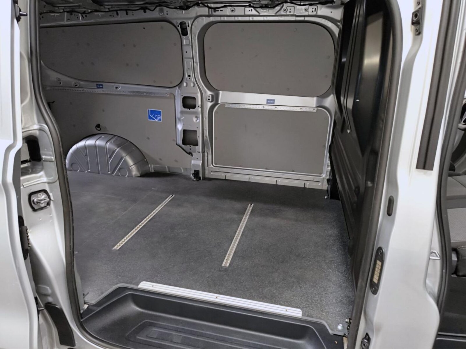 Volkswagen Transporter Kasten langer Radstand – Bild 13