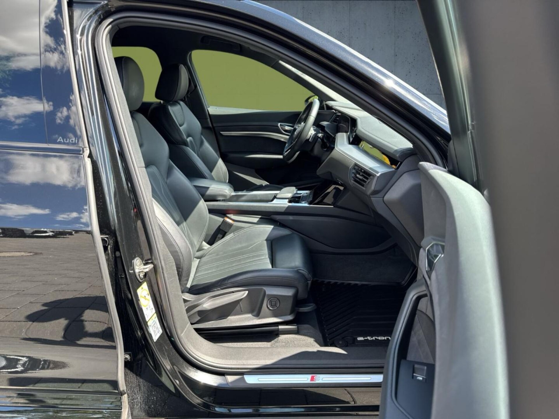 Audi Q8 e-tron S line